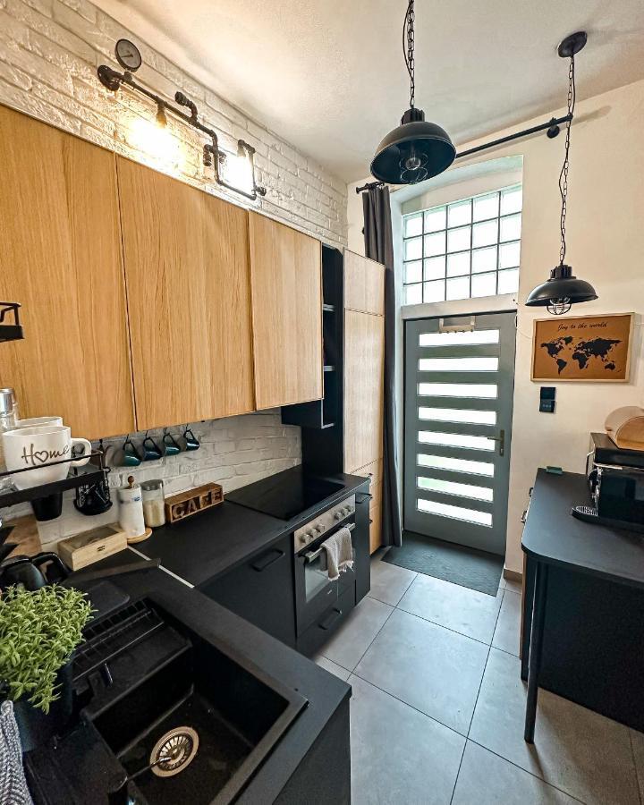 Urban Studio With Private Garden Near Andrassy 布达佩斯 外观 照片