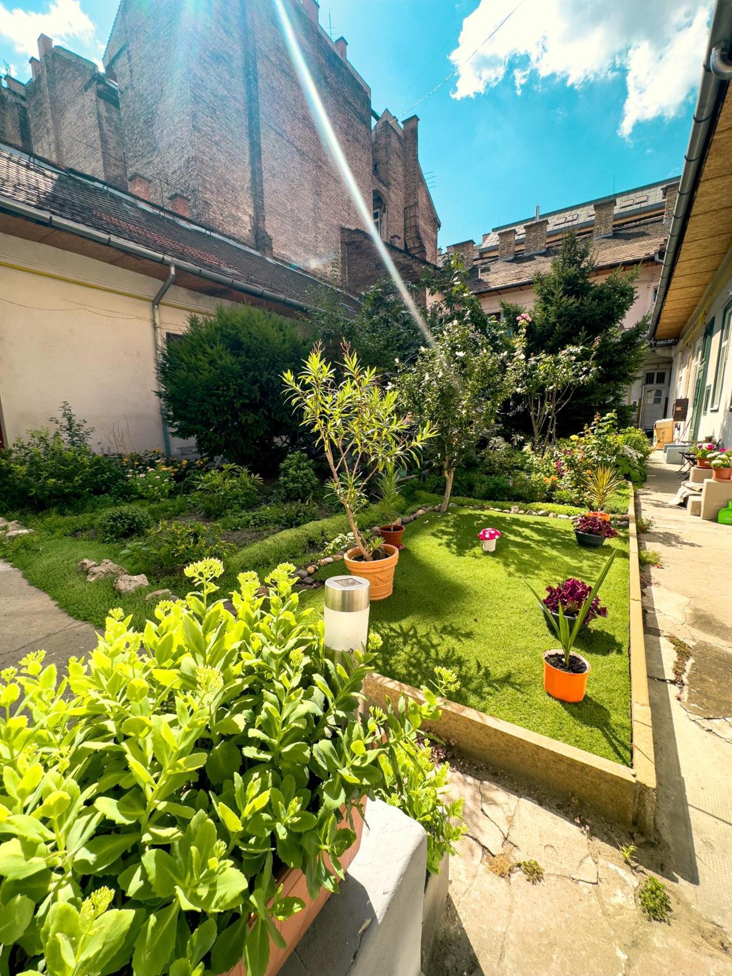 Urban Studio With Private Garden Near Andrassy 布达佩斯 外观 照片